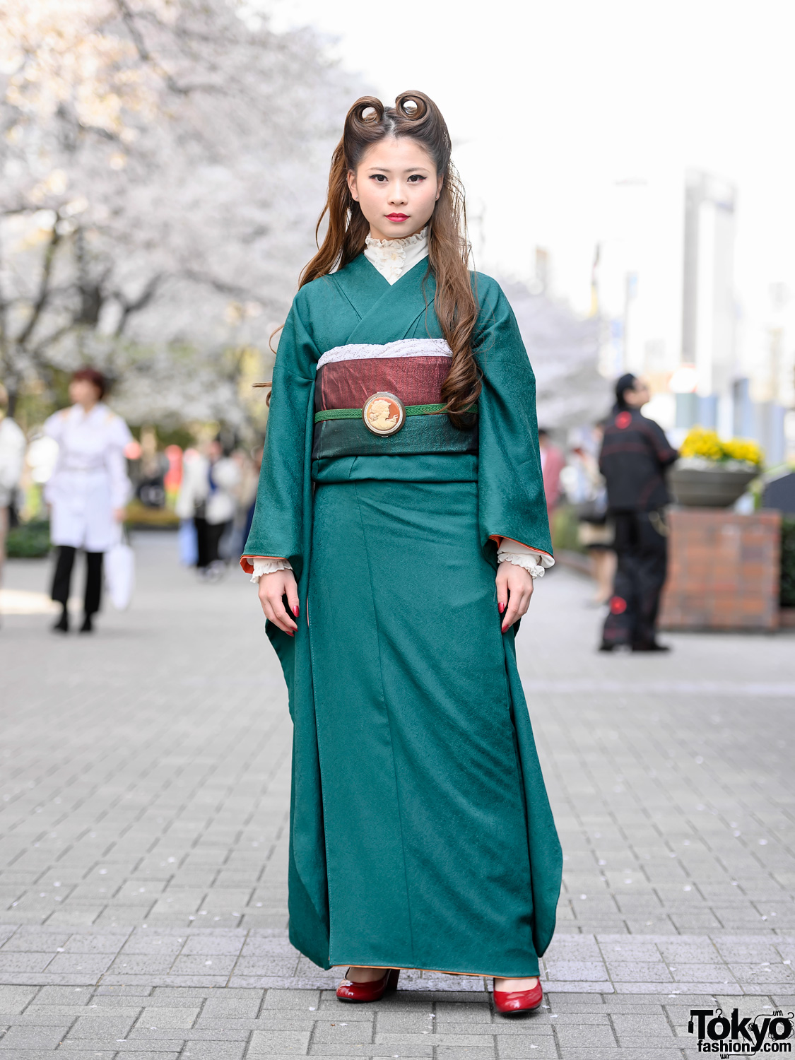 Vintage Japanese Kimono & Victory Rolls Hairstyle Street Style at Bunka Fashion College in Tokyo