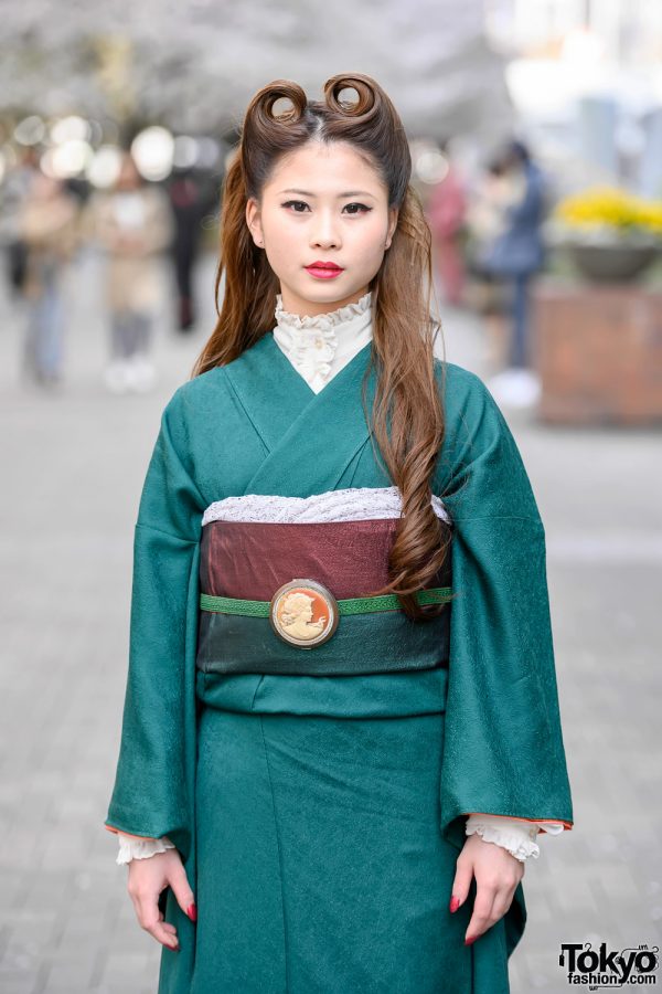 Vintage Japanese Kimono & Victory Rolls Hairstyle Street Style at Bunka ...
