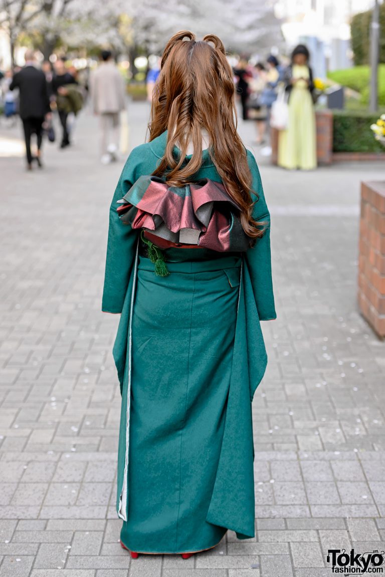 Vintage Japanese Kimono & Victory Rolls Hairstyle Street Style at Bunka ...