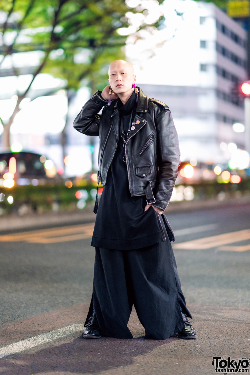 Japanese Model & Musician in All Black Harajuku Street Style w/ Tassel ...