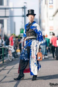 Vintage Kimono & Corset Japanese Street Style in Harajuku w/ Top Hat ...