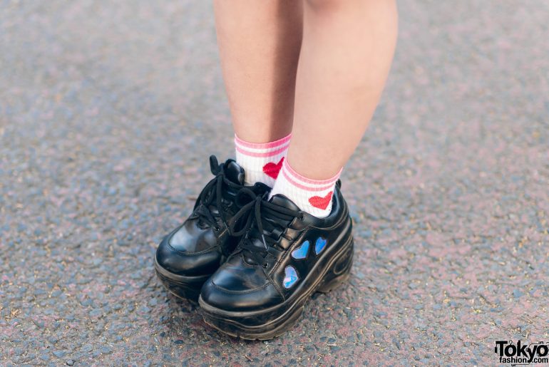 Kawaii Harajuku Girl Squad Street Styles w/ Pink Hair, Sheer Pastel ...