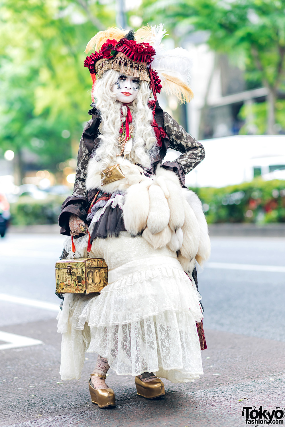 Japanese Fashion: Fox Tail 