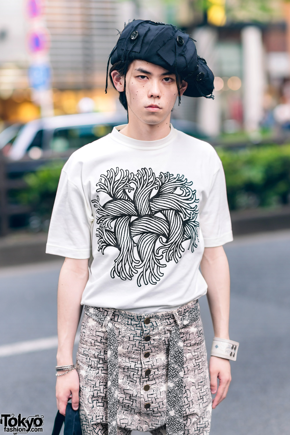 Japanese Streetwear Fashion w/ Leather Vest, Christopher Nemeth Distressed  Denim, Rope Print Tote & Dr. Martens Boots – Tokyo Fashion