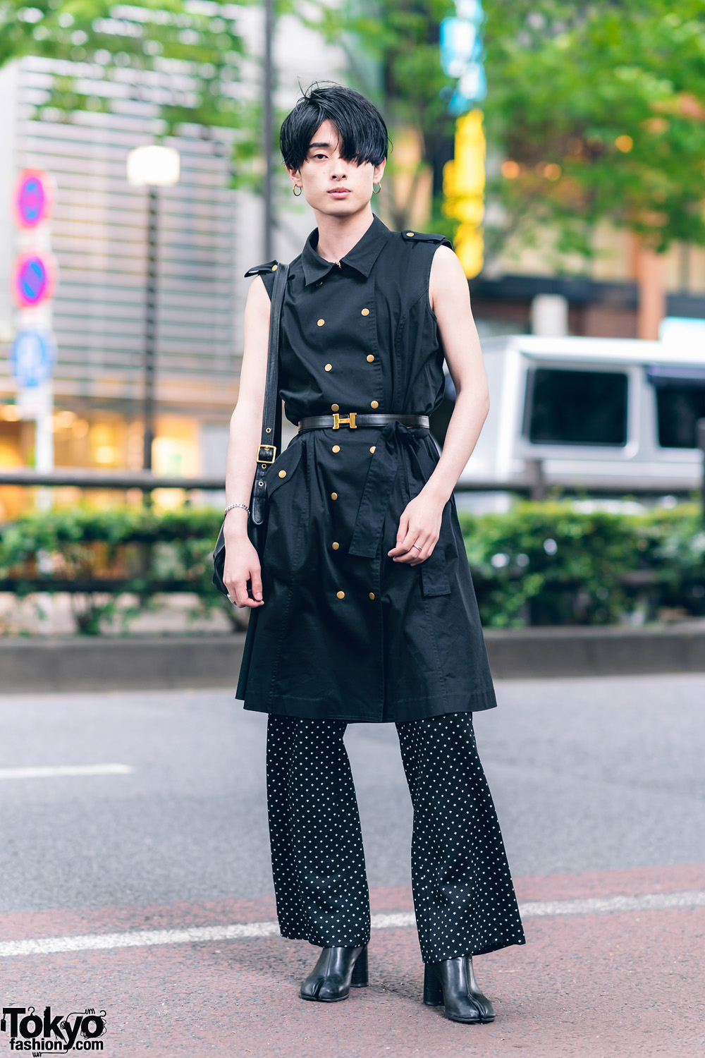 All Black Menswear in Harajuku w/ Blunt Bob, Hoop Earrings, Calvin Klein Sleeveless Coat, Vintage Polka Dot Pants, Leather Shoulder Bag & Tabi Boots