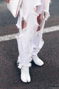 White Ripped Jeans Harajuku Street Style w/ MM6 Maison Margiela Shirts ...