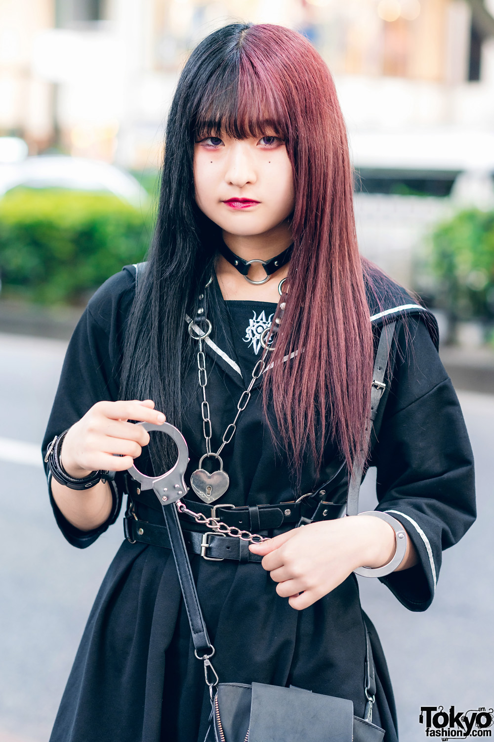 Harajuku Teen Girls Street Styles w/ Two-Tone Hair, Twin Tails, Leather