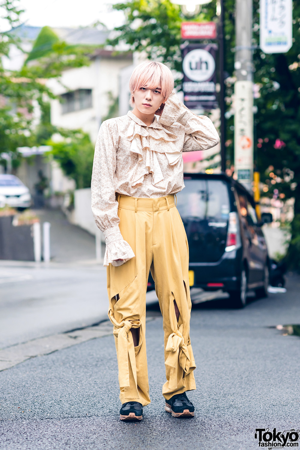 Cat Street Harajuku Style w/ Pink Hair, Window00 Paisley Ruffle Shirt, Windows00 Cutout Bow Pants & Suede Sneakers