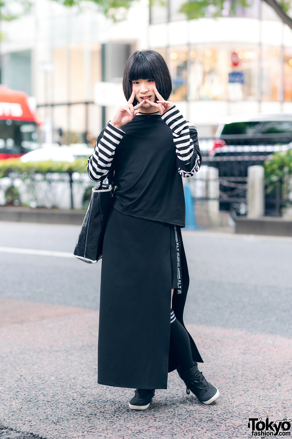 Black & White Harajuku Menhera Fashion w/ Menhera-Chan Badges, Listen Flavor, Cutout Top & High Top Sneakers