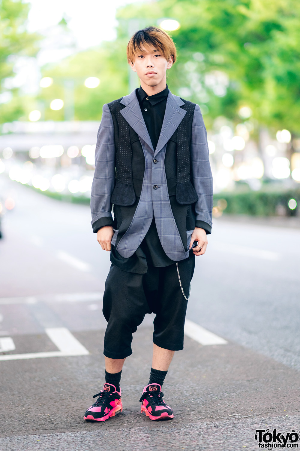 Harajuku Guy in Comme des Garcons Streetwear Style w/ Gucci, Nike & Chanel  – Tokyo Fashion