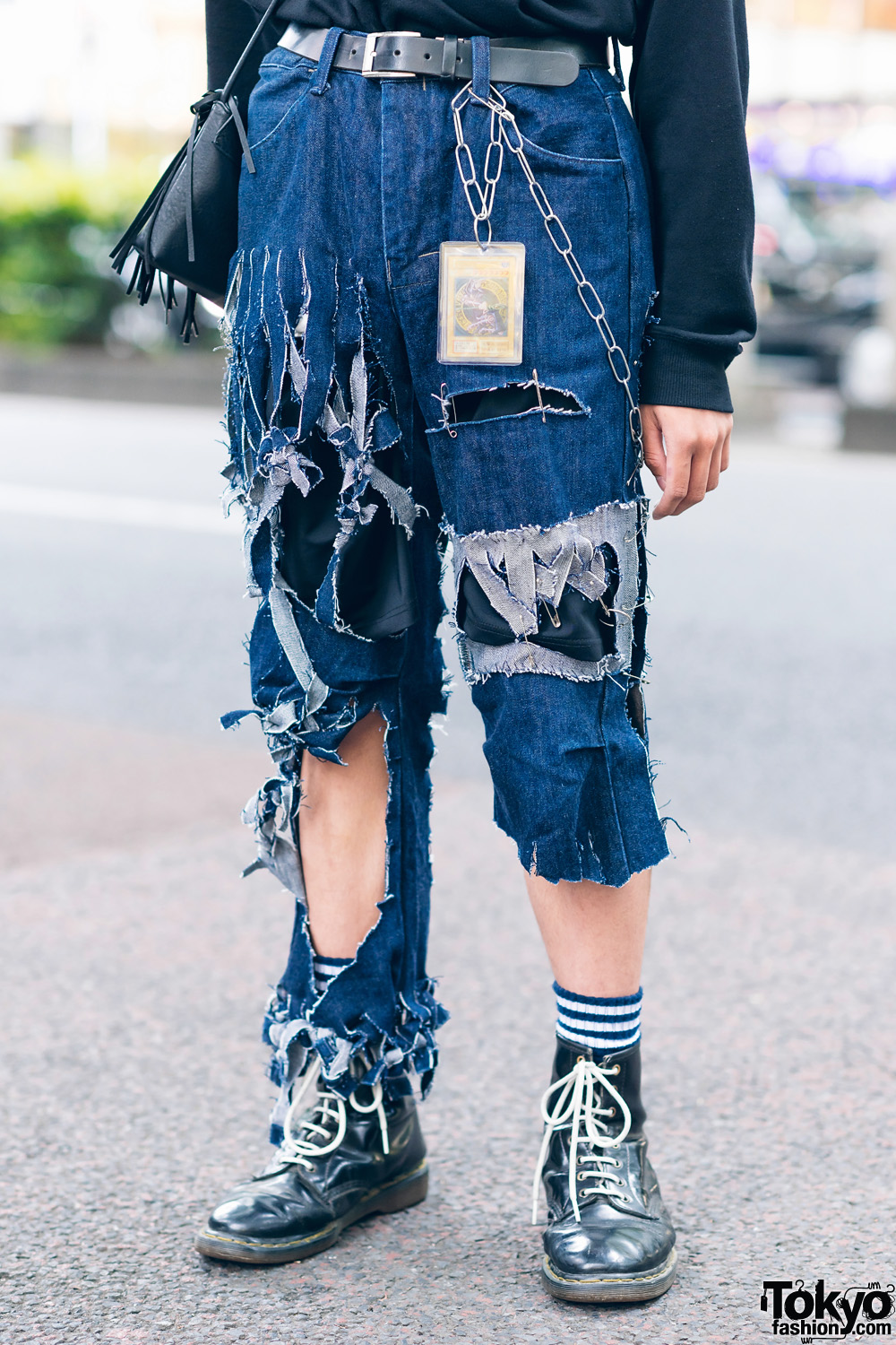 Tokyo Vintage & Remake Streetwear Style w/ Ripped Jeans, Fringe Bag ...