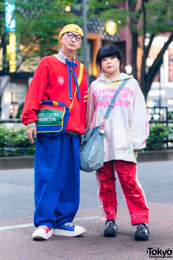 Japanese Couple’s Colorful Street Styles w/ Kangol Hat, Nincompoop Capacity, Cross Colours, Tokyo Bopper Mismatched Sneakers, United Colors of Benetton Bag, Ripped Pants & Denim Tote
