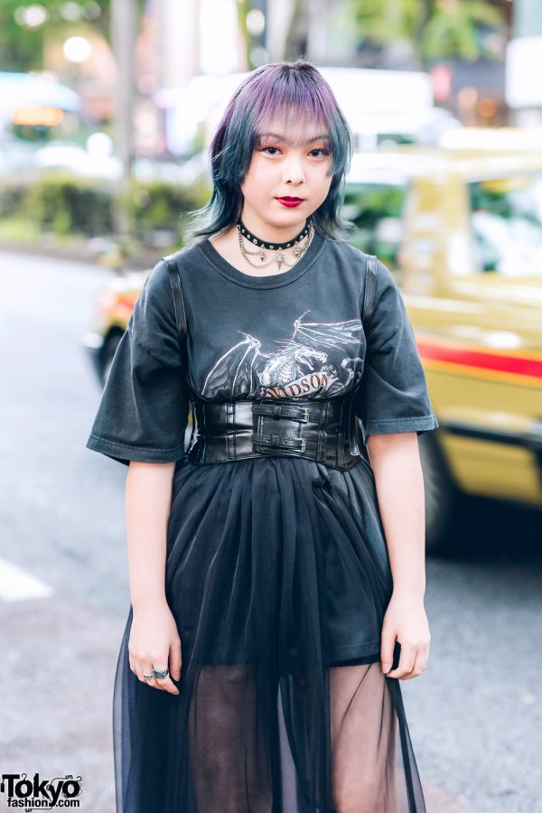 Tokyo Teens Streetwear Fashion w/ Ash Grey Hair, Ombre Hair, Fishnets ...