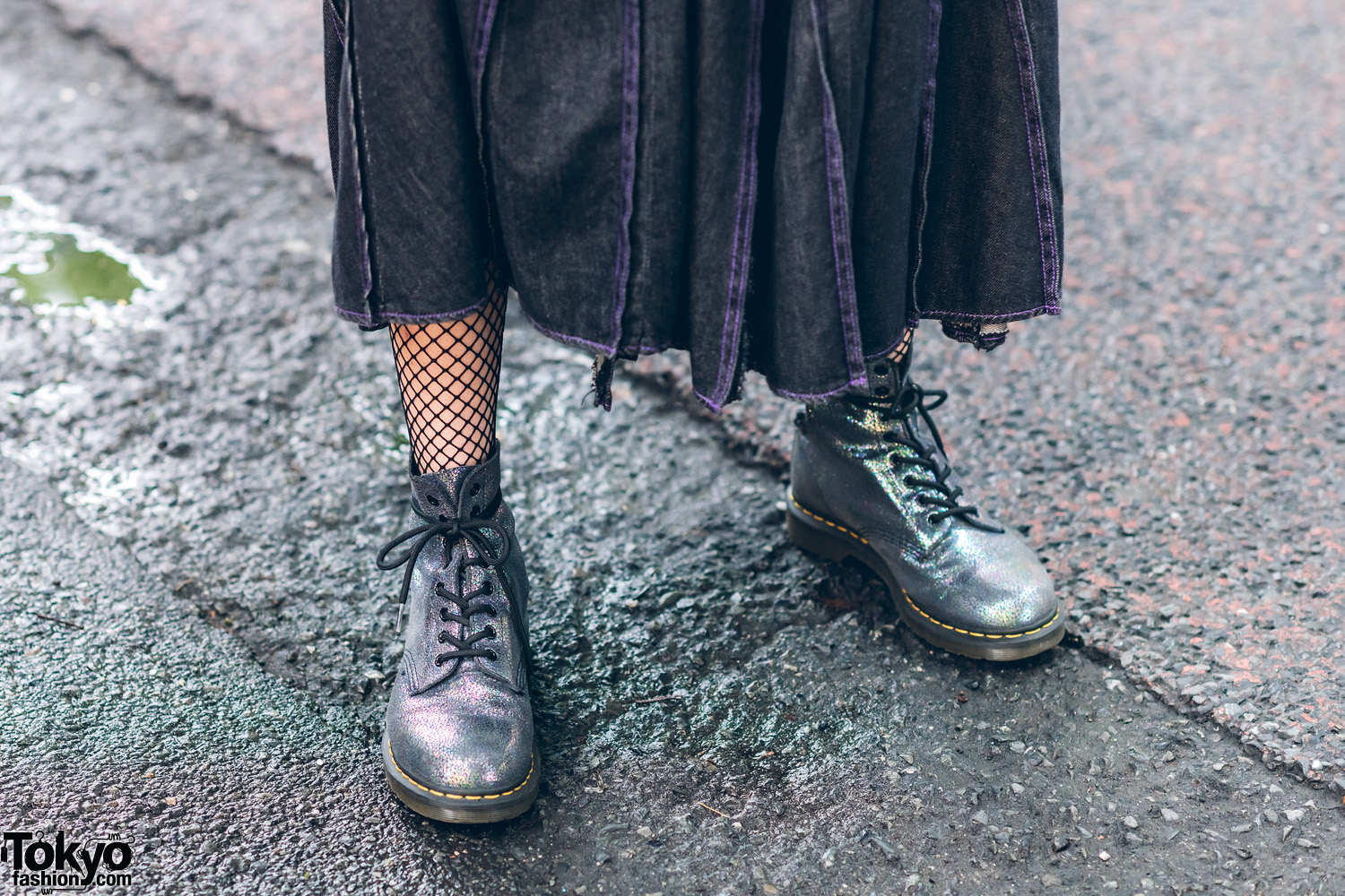 Tokyo Teens Streetwear Fashion w/ Ash Grey Hair, Ombre Hair, Fishnets ...