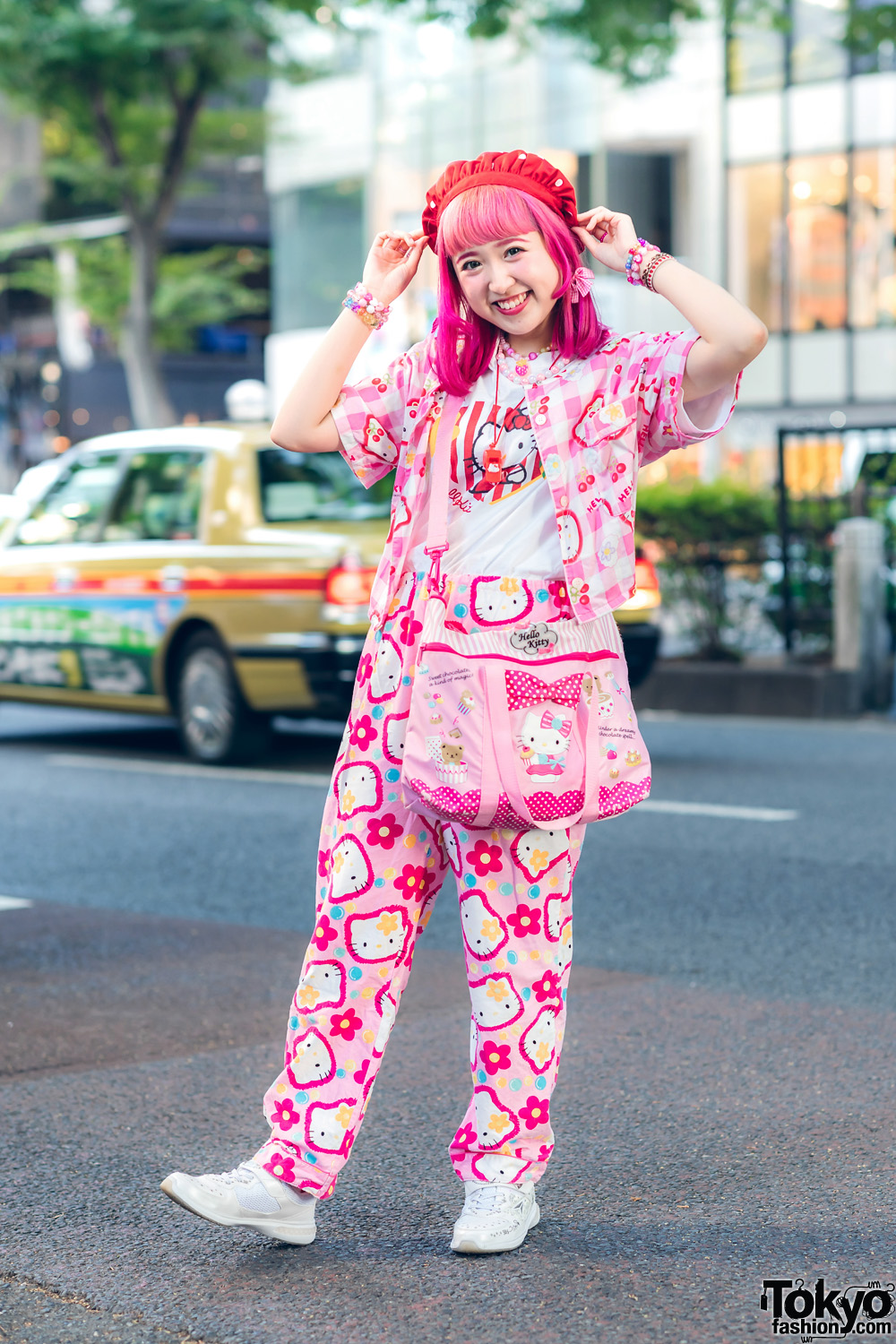 Hello Kitty Harajuku Street Style w/ Strawberry Beret, Pink Hair, Kiki2 Kawaii Vintage, Spinns, San-biki No Koneko, Kinji & Syunsoku Sneakers