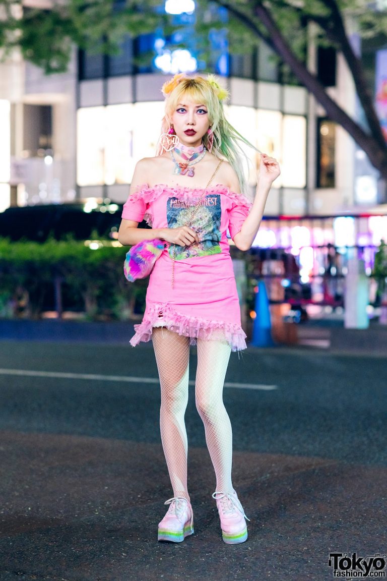 Pink Kawaii Harajuku Street Style w/ Colorful Hair, Vintage/Remake Off ...