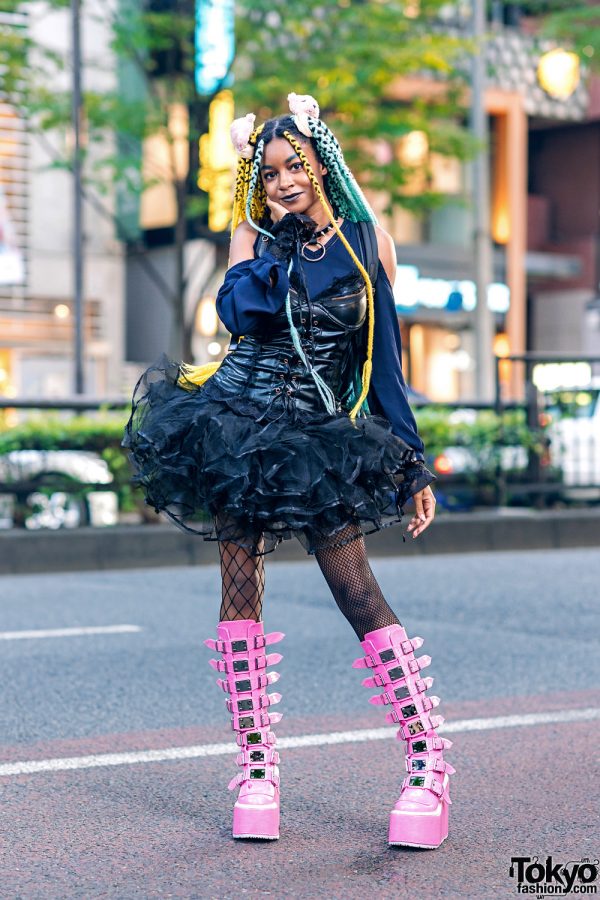 Pretty in Pink Striped Tights & Short Hair in Harajuku – Tokyo Fashion