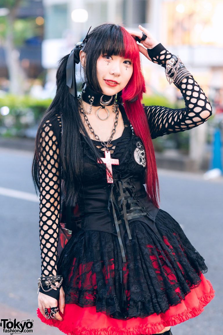 Gothic Harajuku Street Styles w/ Two-Tone Hair, Corset Belt ...