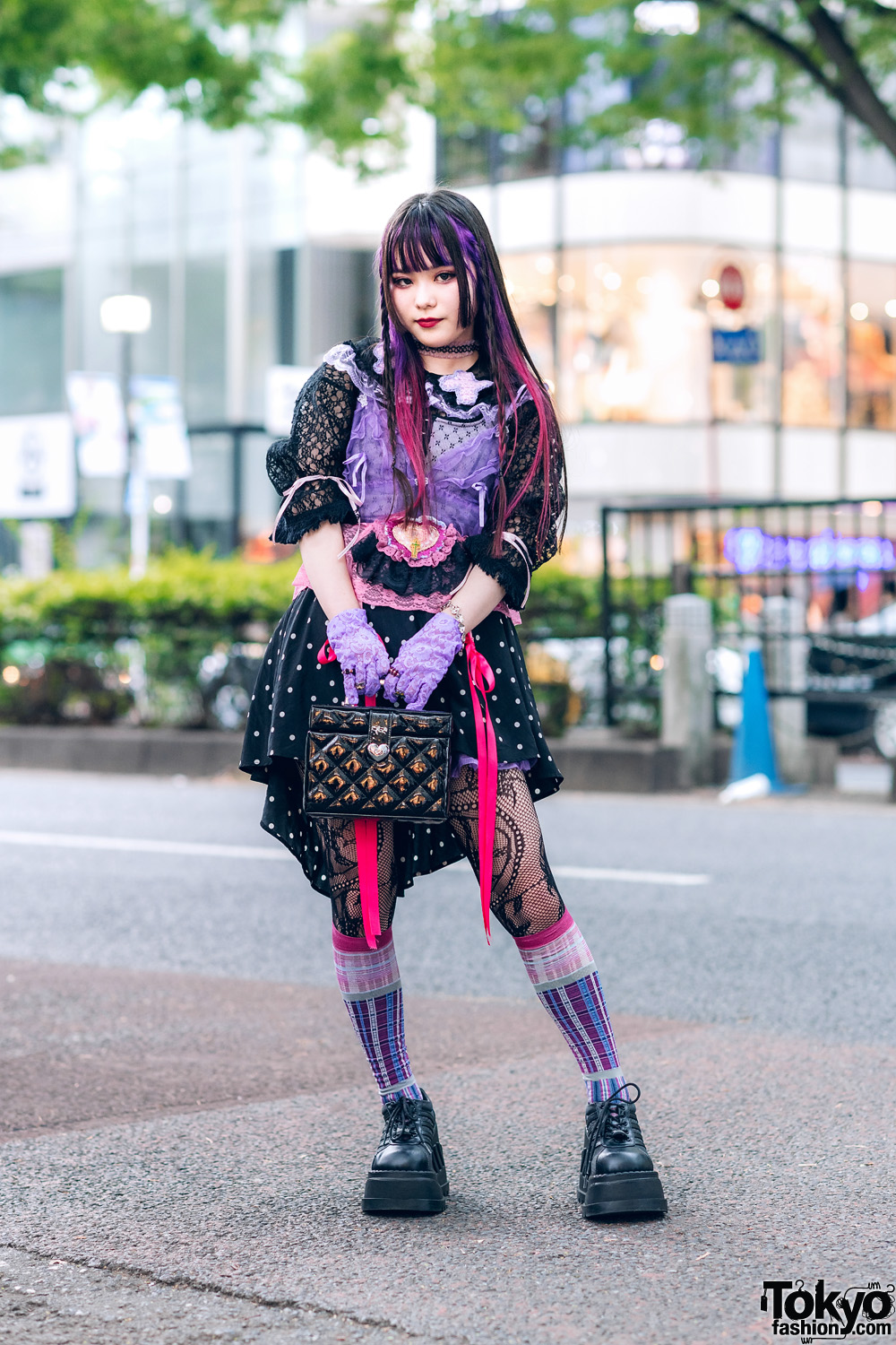 Harajuku Streetwear Style w/ Purple Hair, Lace Gloves, Vintage Polka ...