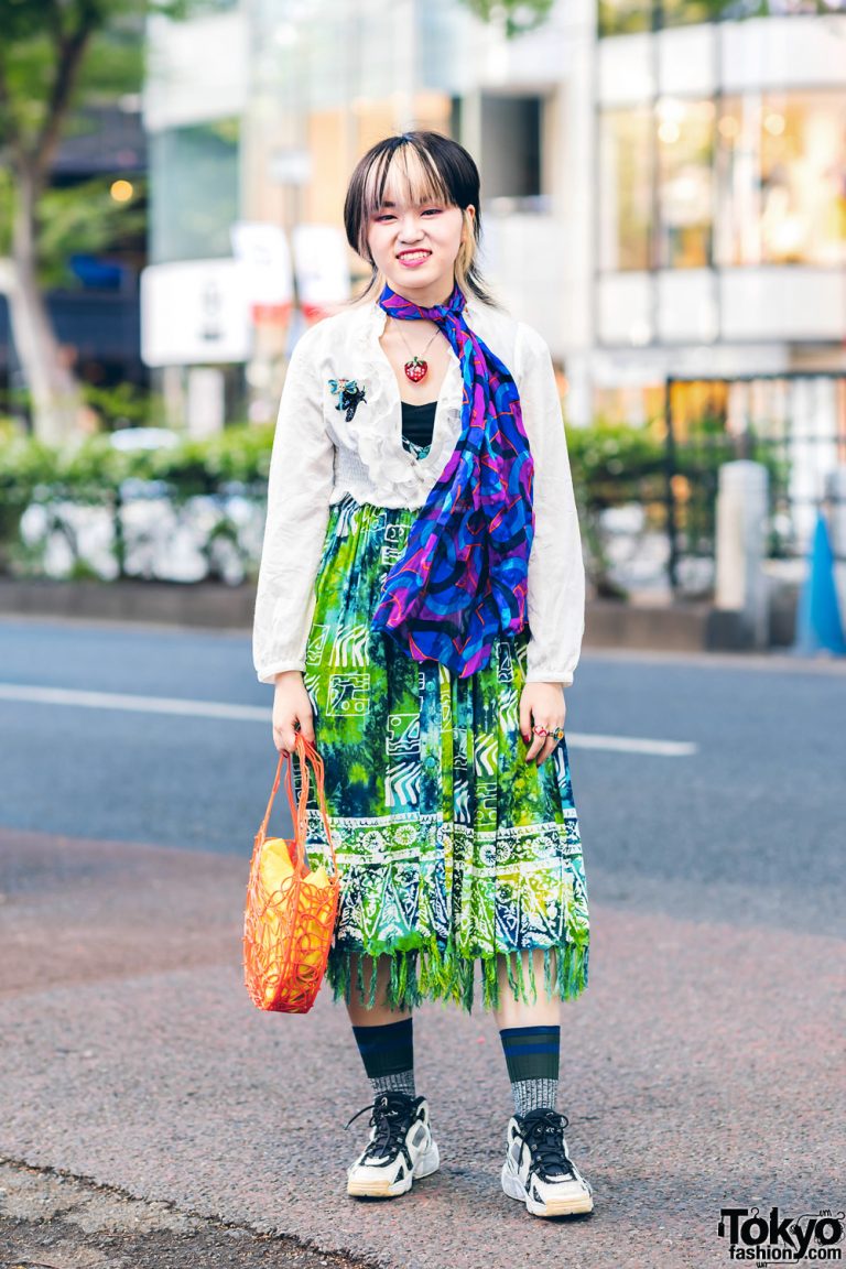 Harajuku Style w/ Two-Tone Hair, Stickout Cropped Jacket, Kinji Batik ...