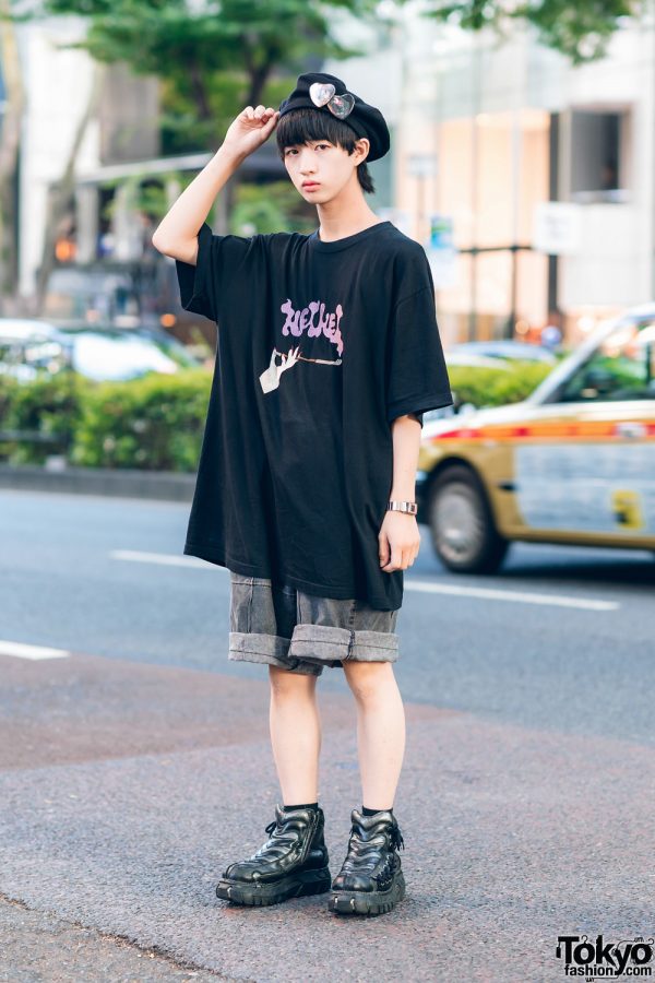 Tokyo Monochrome Streetwear Style w/ HEIHEI T-Shirt, Black Beret, Vintage Shorts, Casio Watch & New Rock Sneakers