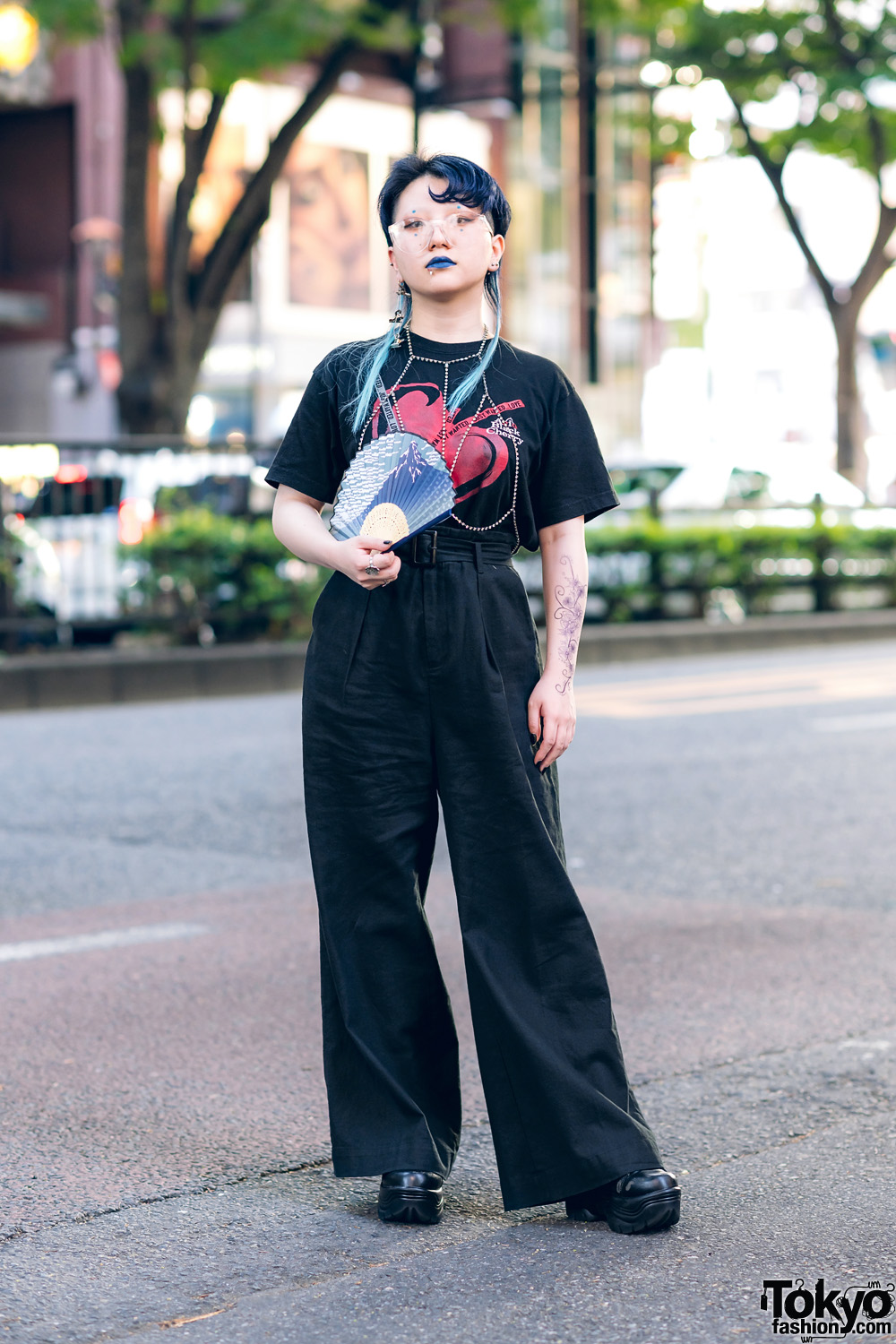 Harajuku Girl in All Black Vintage Street Style w/ Graphic Print Top, Platform Shoes & Tattoos