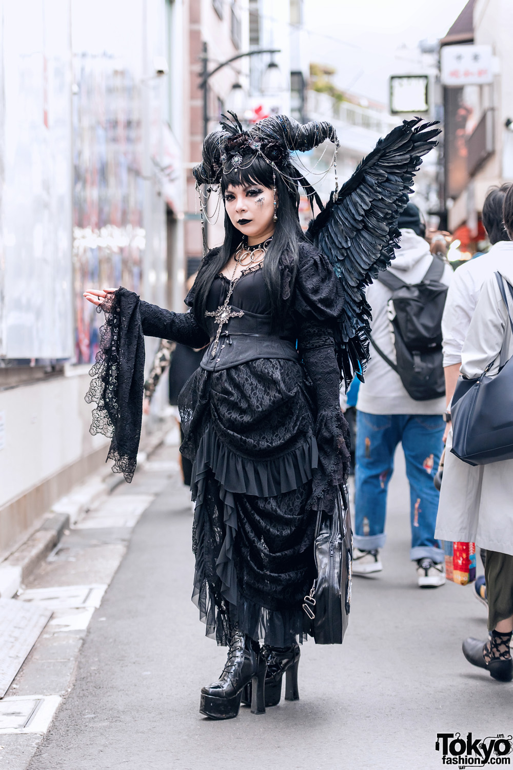 Gothic Winged Harajuku Street Fashion w/ Horned Headdress, Black Angel Wings, Noble Noire Lace Corset Dress, Dangerous Nude Coffin Bag & Metamorphose Temps De Fille Boots