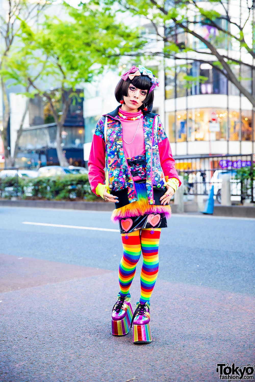 Kawaii Streetwear Look in Harajuku w/ Glitter Hair Bows, Red Eye Makeup, 6%DokiDoki, Kiss Me Kill Me, UNIF & Dolls Kill Glitter Platforms