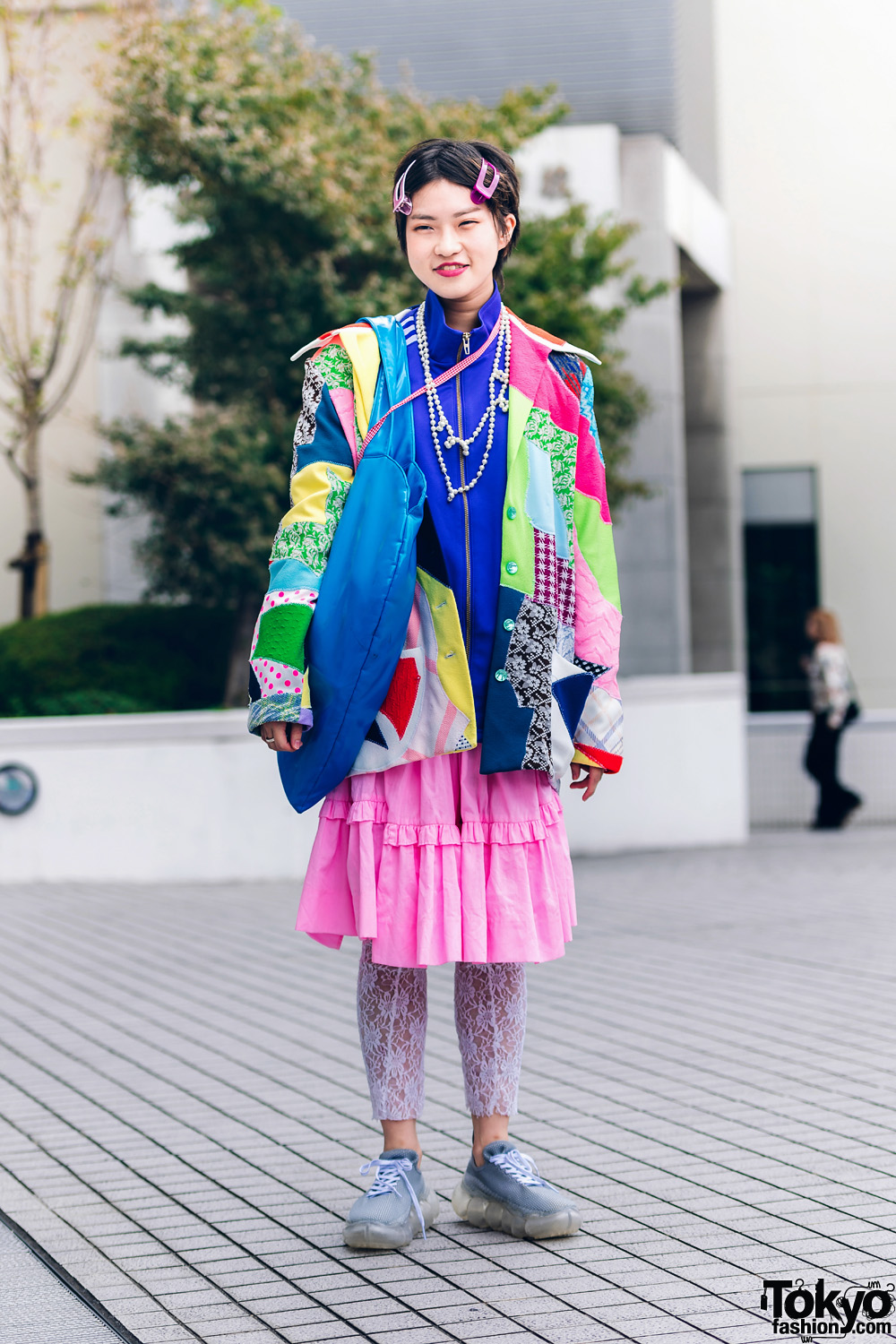 Colorful Bunka College Street Style w/ Pixie Cut & Oversized Hair Clips, Patchwork Jacket, Skirt Over Tights, Heart-Shaped Tote & Sneakers