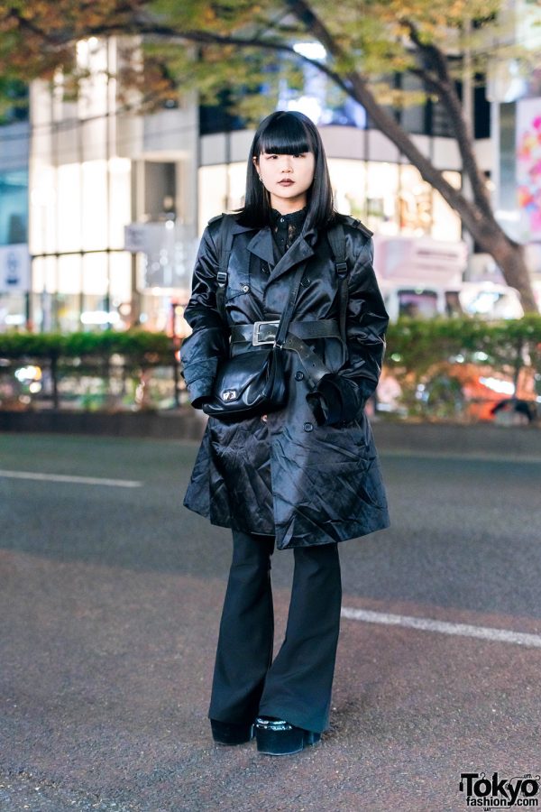 All Black Japanese Street Style w/ Long Bob, Trench Coat, Lace Shirt ...