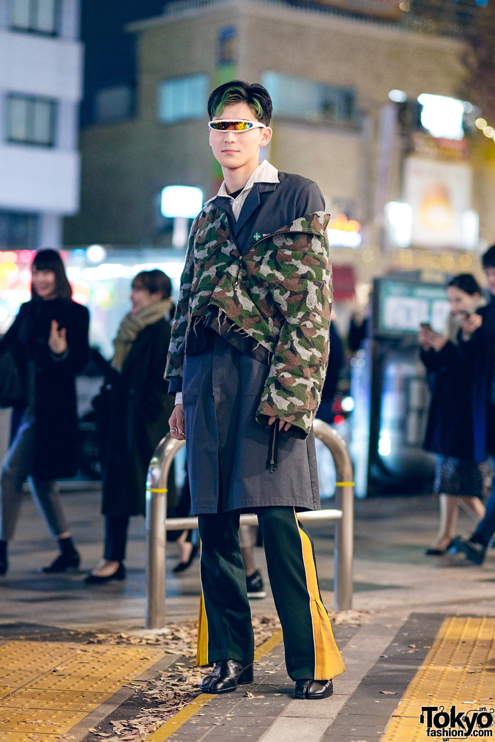 Japanese  Street Style w/ Futuristic Visor Sunglasses, Sulvam Coat, Layered Cropped Jackets, Flared Pants & Maison Margiela Tabi Boots