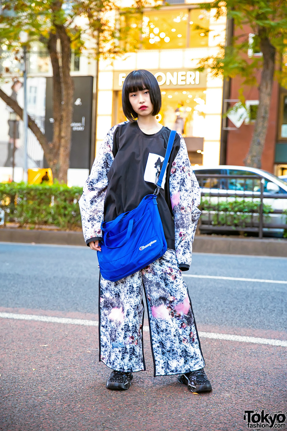 Harajuku Girl in Balmung Japan Street Style w/ Anti Old School Sneakers & Champion Bag