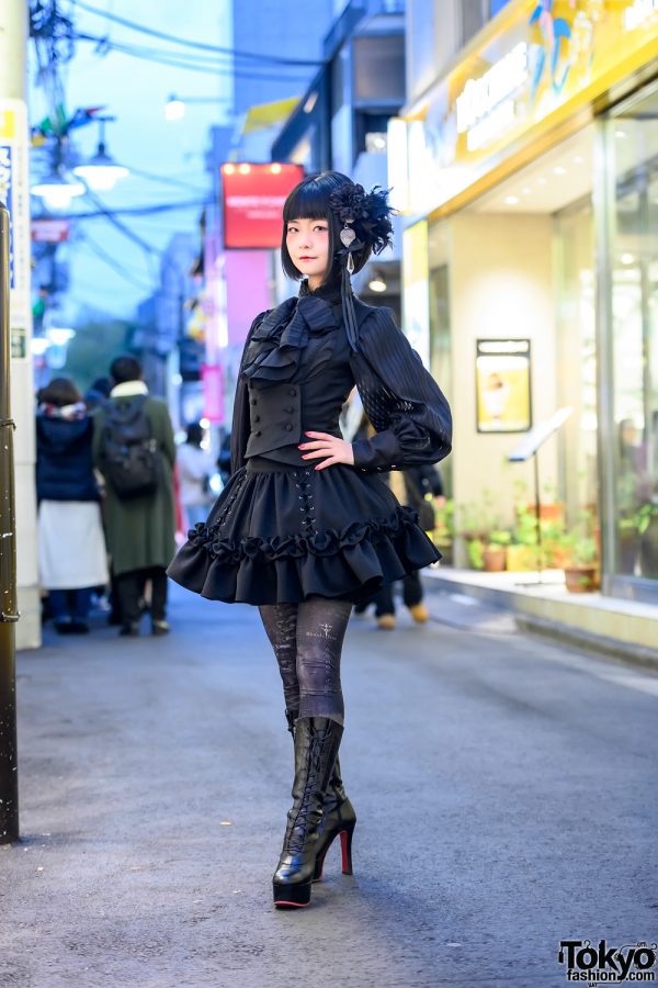 Japanese Gothic Lolita Street Style w/ MR Corset Top, Sheglit Vest, Na+H, Bloody Rose & Amber Snow