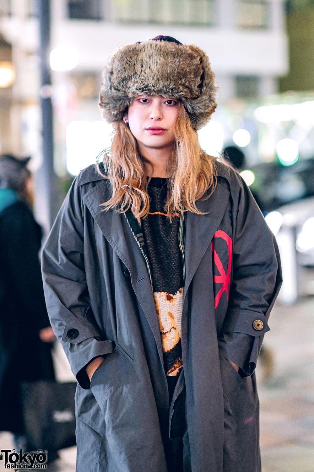 Harajuku Street Style w/ Leopard Print Faux Fur Coat, Vintage Shirt, Marc  Jacobs Crossbody Bag, Vivienne Westwood Armor Ring & Dr. Martens Boots –  Tokyo Fashion