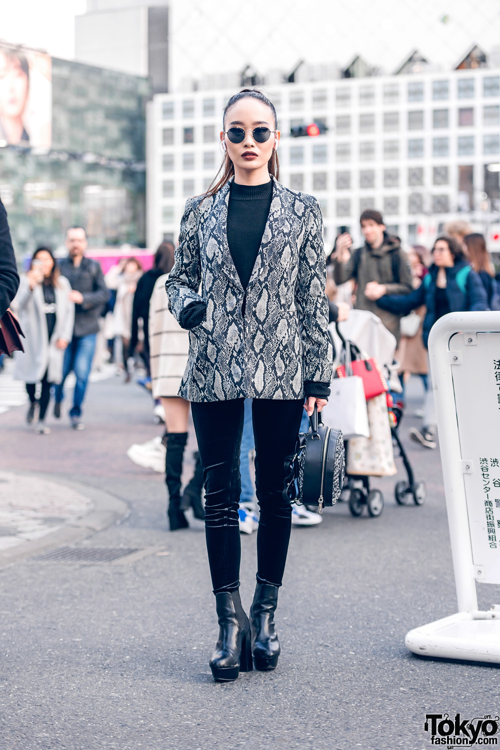 Chic Monochrome Shibuya Street Style w/ Ponytail, Aviator Sunglasses, Alice & Olivia Snakeskin Blazer, Juemi, Guess Handbag & Platform Boots