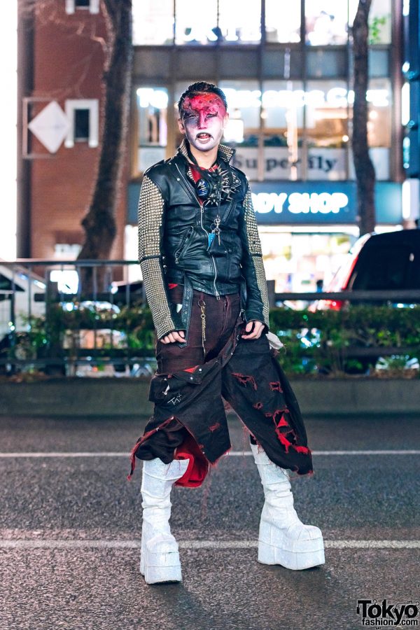Avant-Garde Japanese Street Fashion w/ Extreme Makeup, Gas Mask, Zac ...