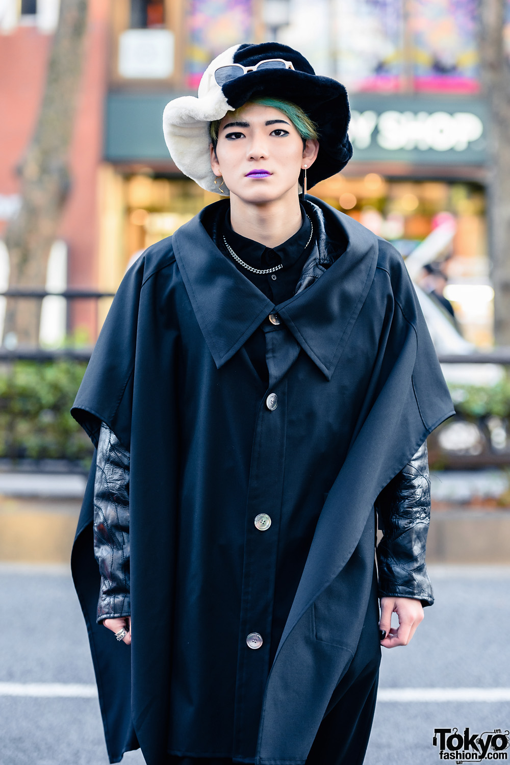All Black Harajuku Street Style w/ Furry Two-Tone Hat, Mismatched ...