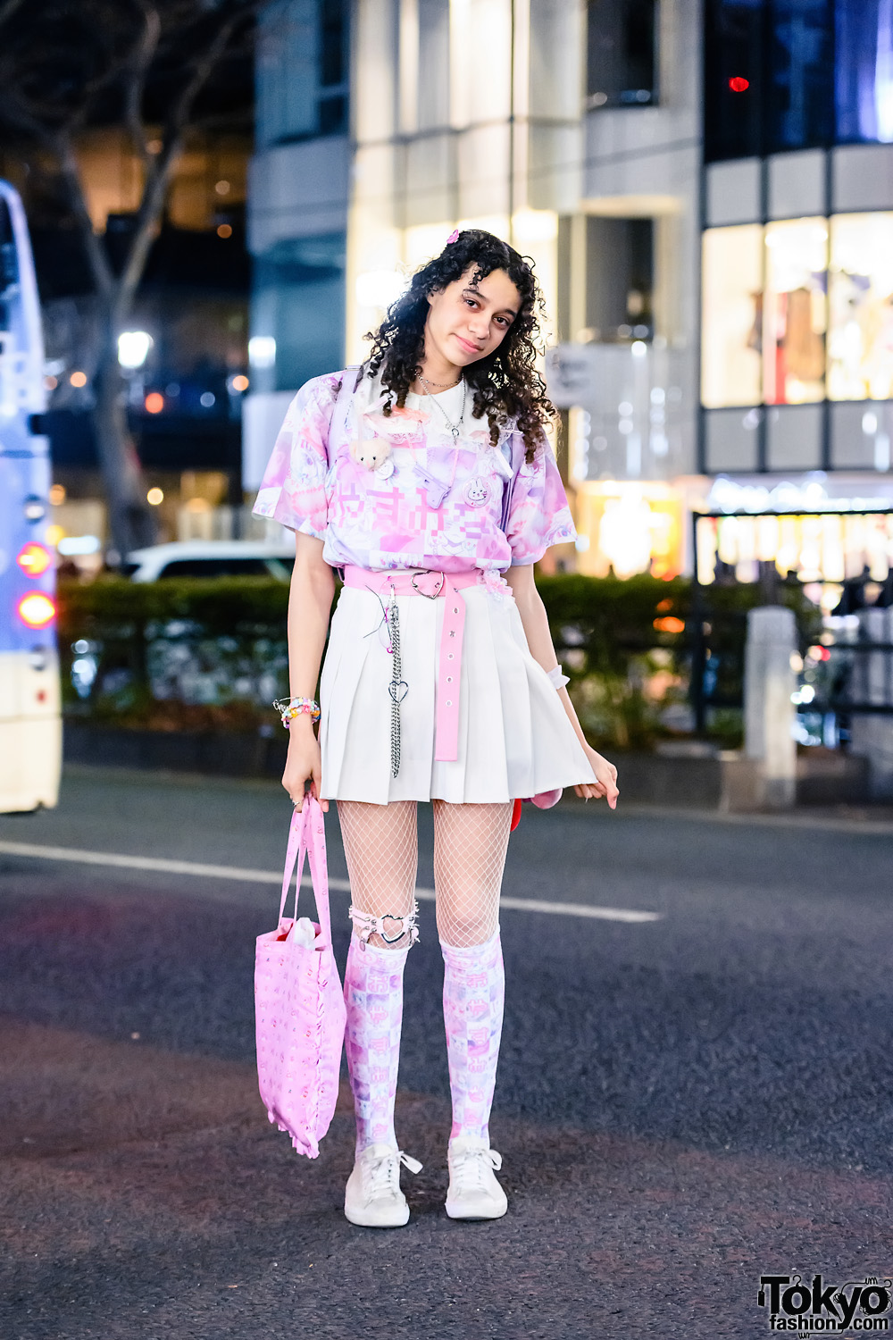 Kuua Oyasumi x Senanan Streetwear Style w/ Kirby Plushie, Pleated Skirt, Hot Topic, WEGO, Conpeitou, Sanrio x Etoile Et Griotte Tote & Converse Sneakers