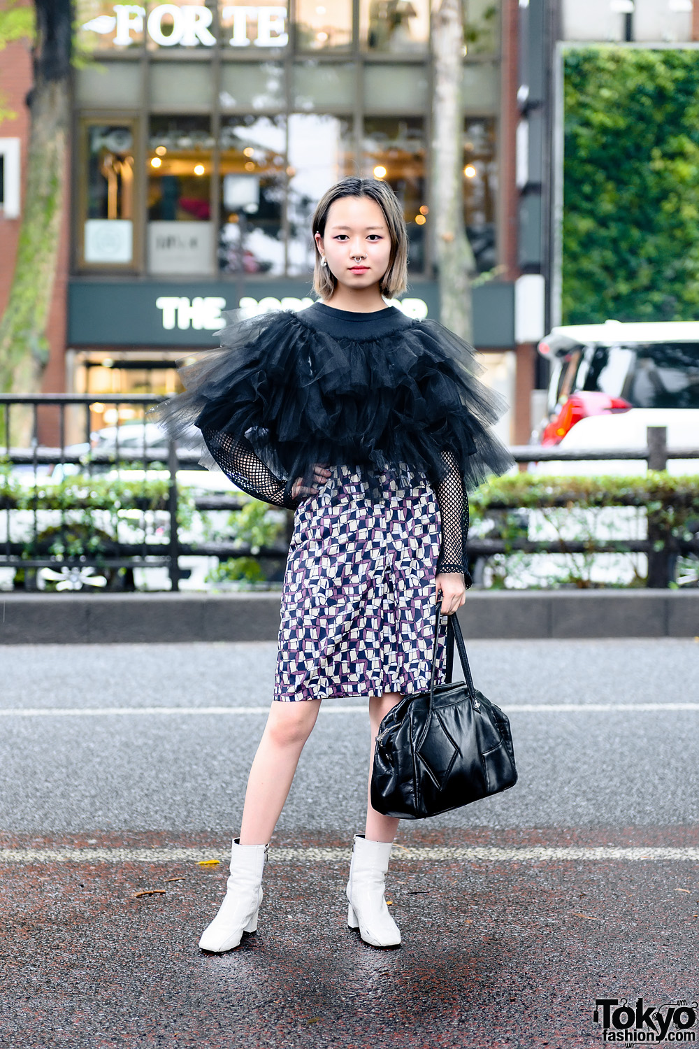 Intact helling advocaat Tokyo Style w/ Septum Ring, Microwave Tulle Top, Geometric Print Skirt, Vivienne  Westwood Handbag & Vintage Boots – Tokyo Fashion