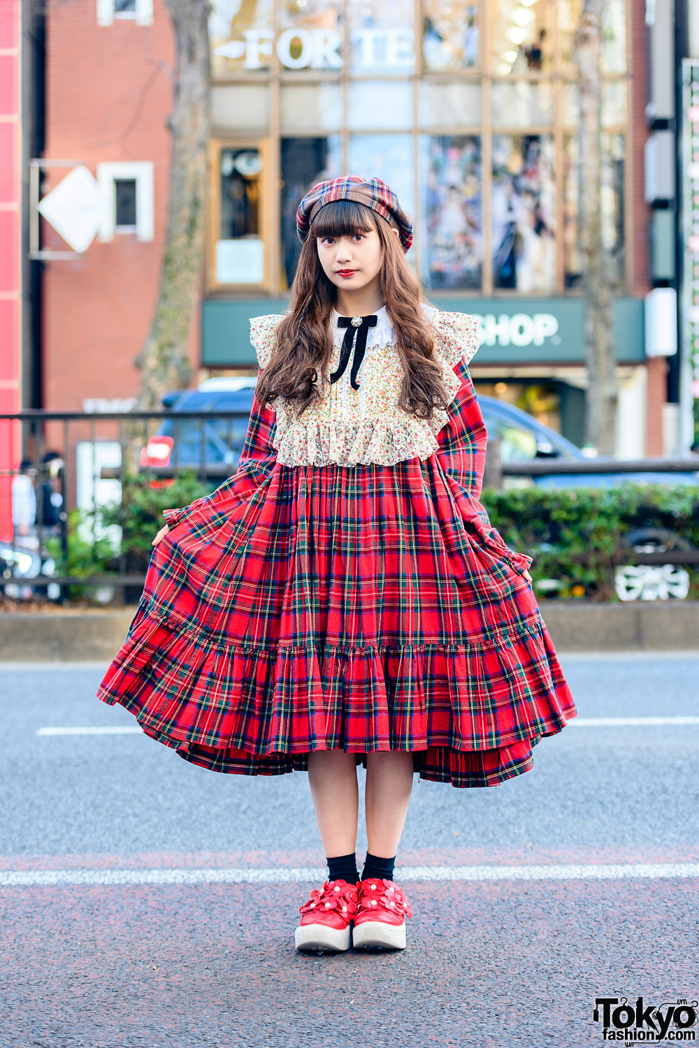 HEIHEI Plaid Street Fashion w/ Beret, Floral Detached Collar, Plaid Dress & Tokyo Bopper Cutout Shoes