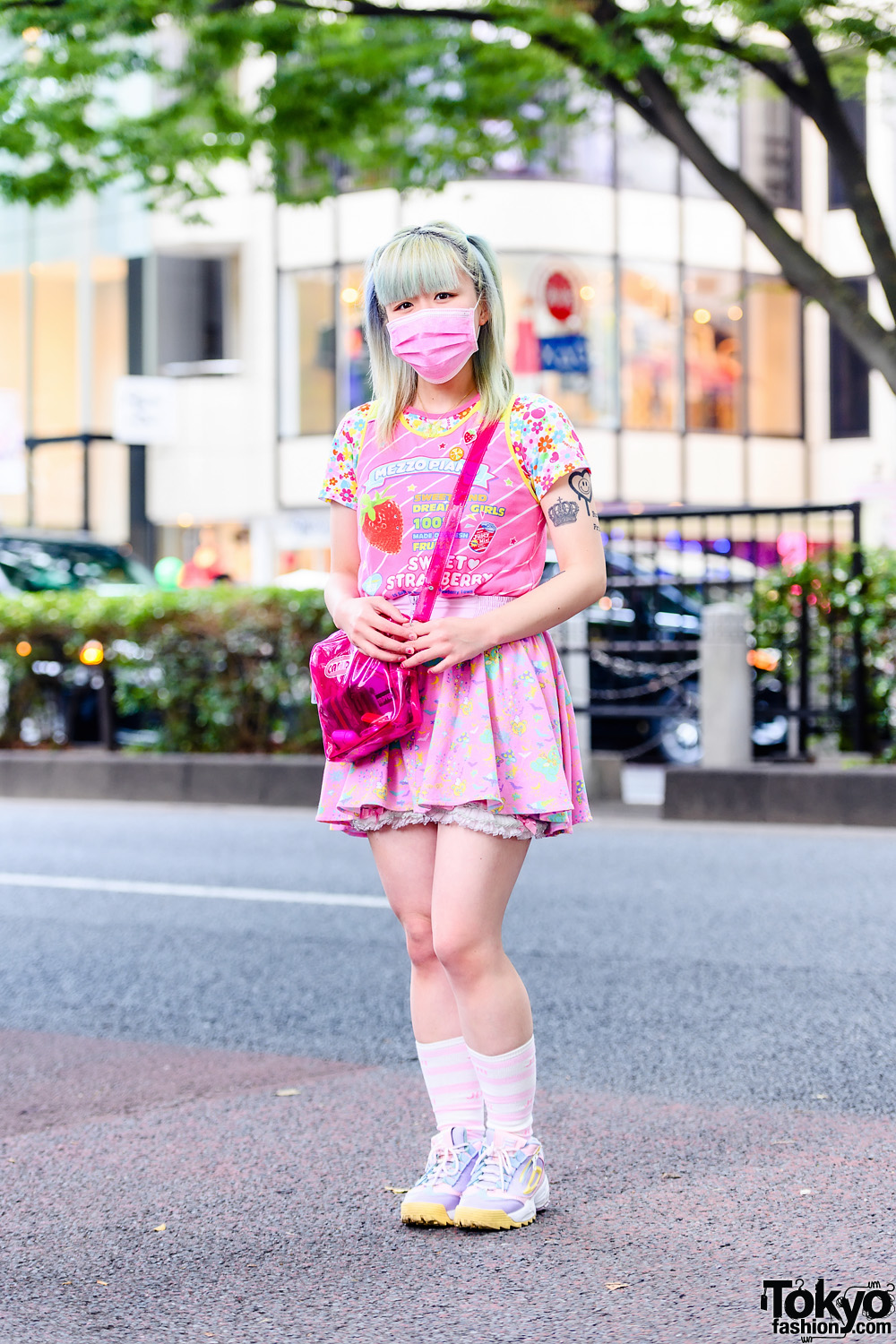 Kinji Staffer in All Pink Kawaii Fashion w/ Mezzo Piano Shirt, 6%DOKIDOKI Skirt, FILA Sneakers & Candy Stripper Crossbody Bag