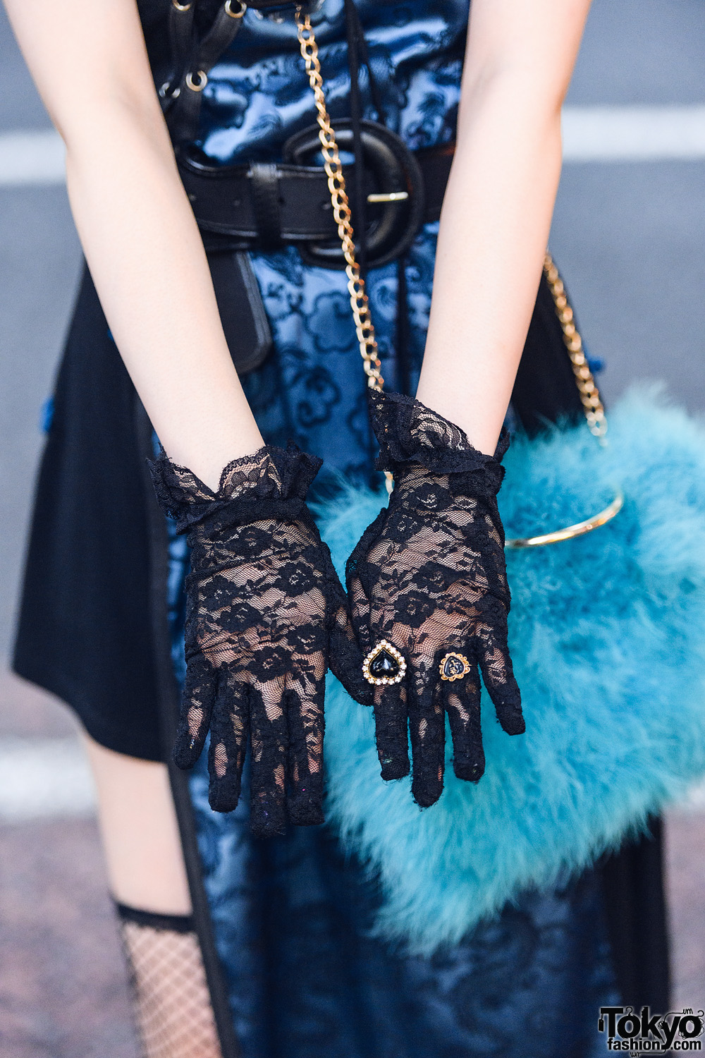 Black Lace Gloves, Heart Rings – Tokyo Fashion
