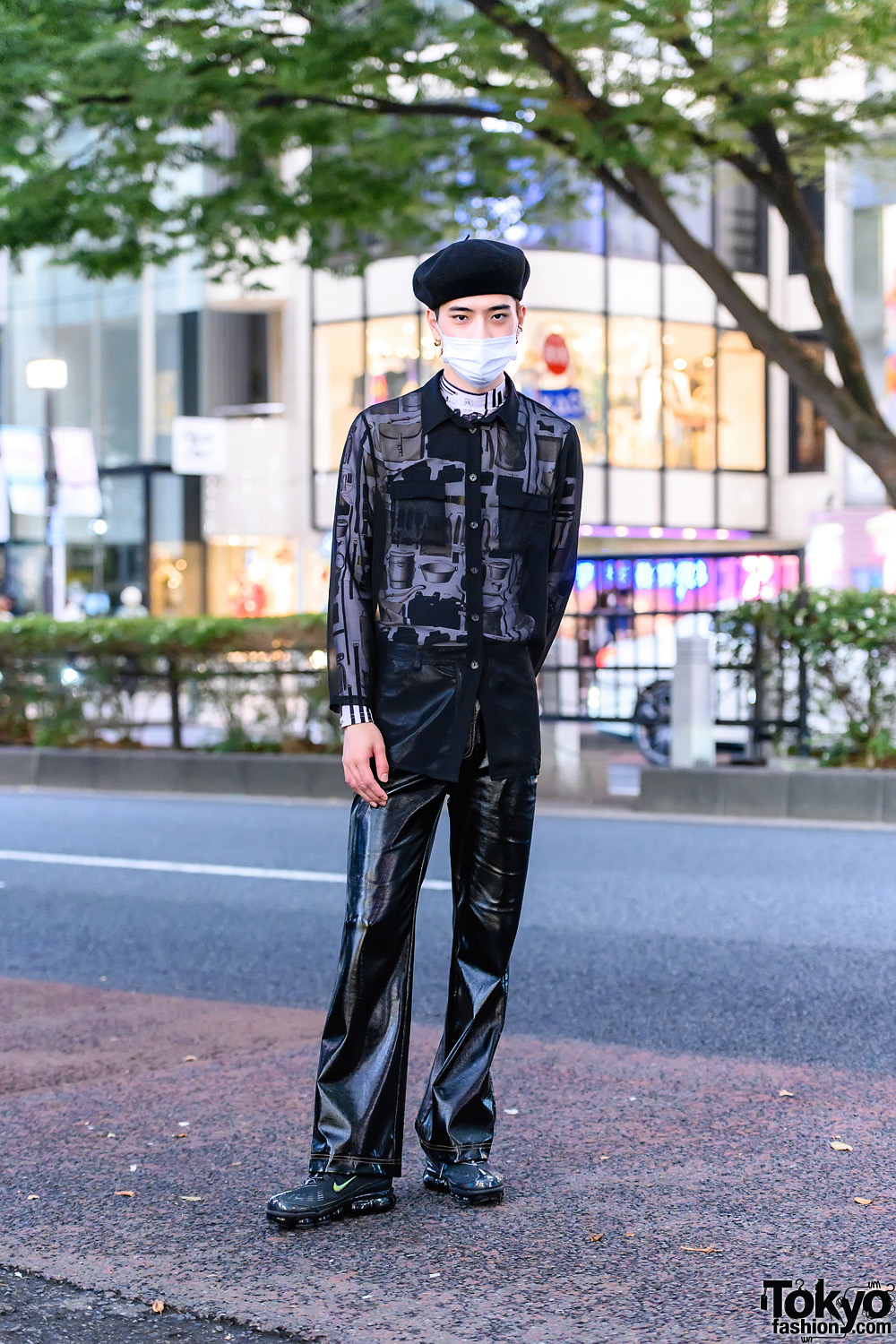 Japanese Painter in Harajuku w/ Beret, Plaid Coat, Brogues & Jean-Louis  Scherrer Bag – Tokyo Fashion