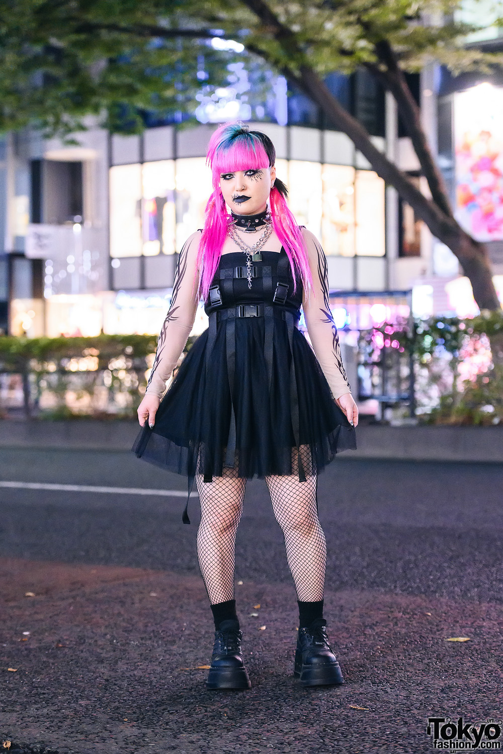 Goth Punk Tokyo Street Style w/ Cyber Hair, Cracked Makeup, Disturbia