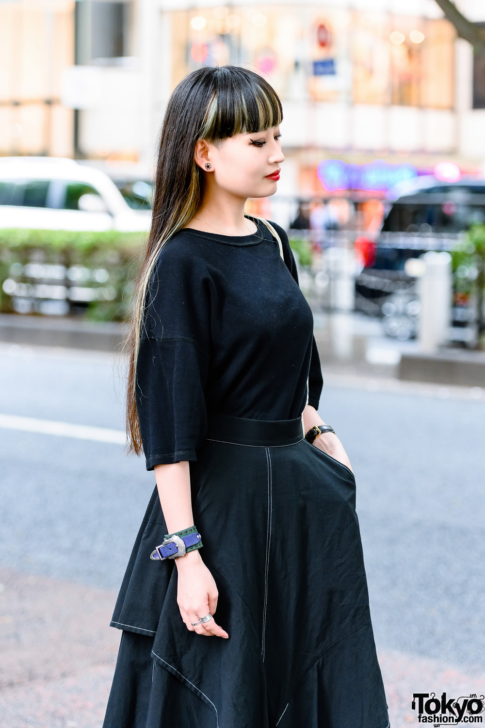 Fashion Designer in All Black Outfit w/ Black Shirt, Ujoh Tiered Long ...