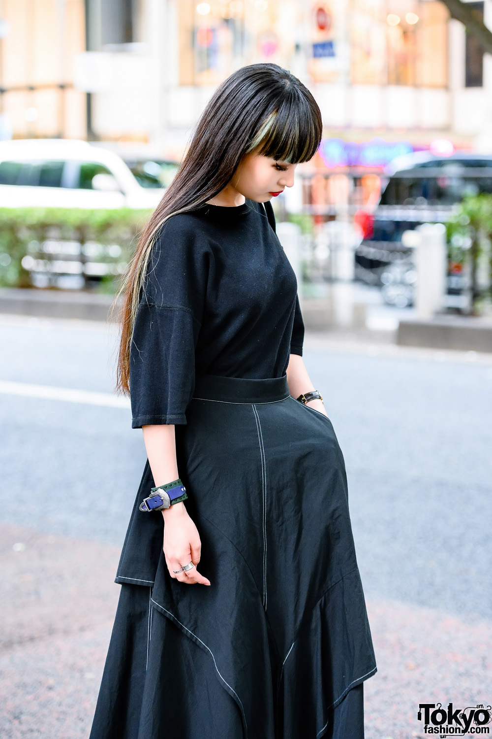 Fashion Designer in All Black Outfit w/ Black Shirt, Ujoh Tiered Long ...