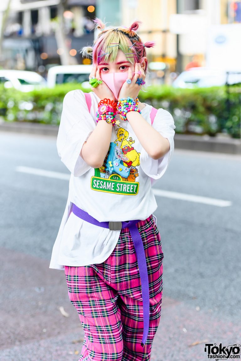 Decora Girl in GU Sesame Street Shirt, ACDC Rag Plaid Pants, Yosuke ...