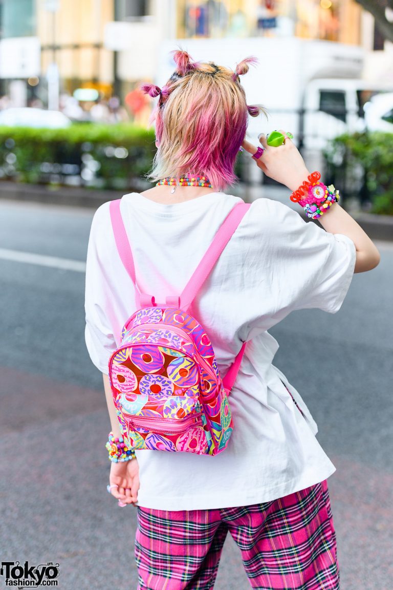 Decora Girl in GU Sesame Street Shirt, ACDC Rag Plaid Pants, Yosuke ...