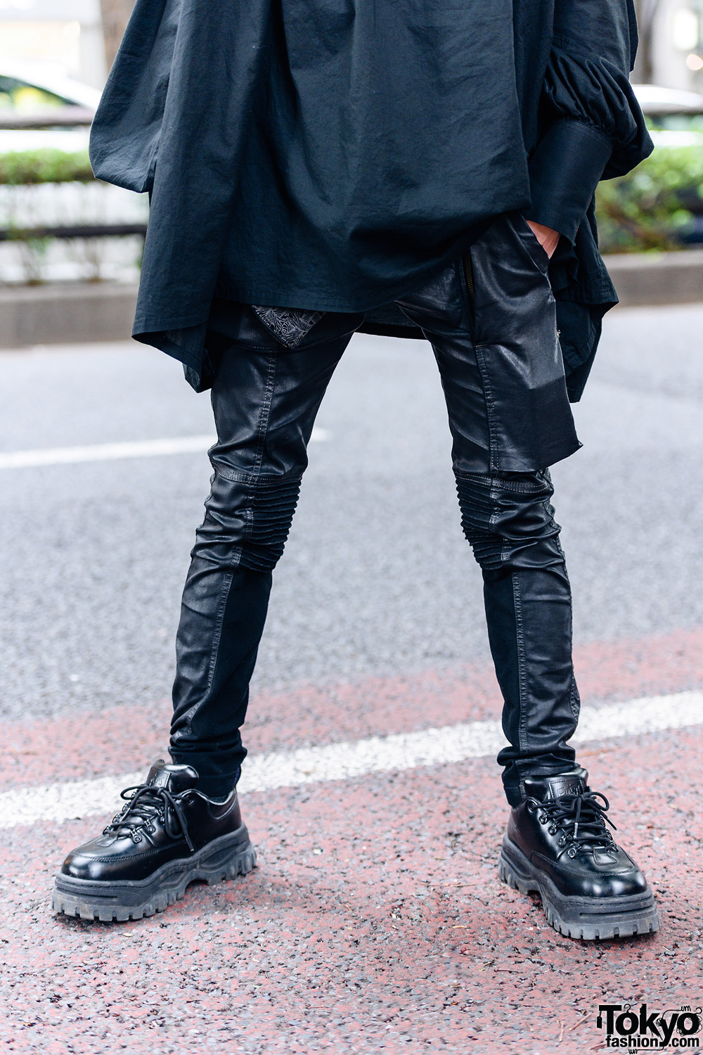 All Black Harajuku Street Style w/ Vintage Quilted Jacket, Christopher  Nemeth Cutout Pants, Warp Tote & Leather Boots – Tokyo Fashion