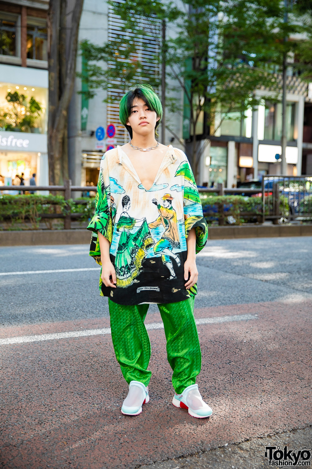 Tokyo Streetwear Style w/ Green Hair, Pinky & Dianne Necklace 